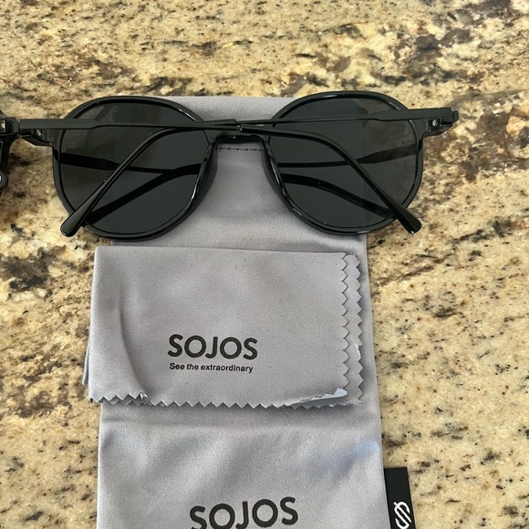 2 pairs brand new Sojos sunglasses black - Picture 3 of 3